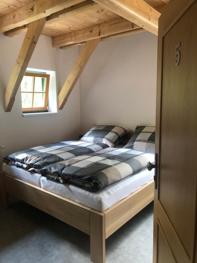 Hotel Kameňácká myslivna Moravany  Esterno foto