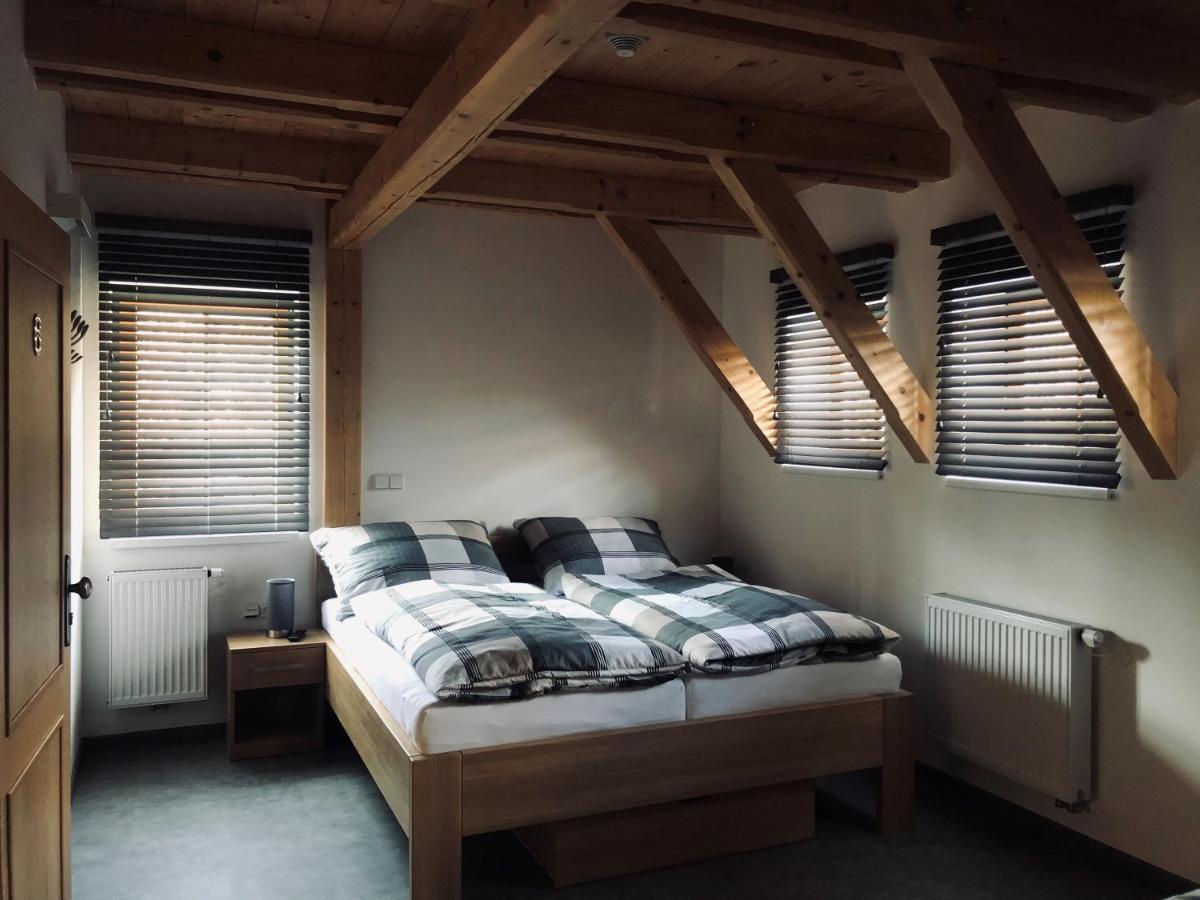 Hotel Kameňácká myslivna Moravany  Esterno foto