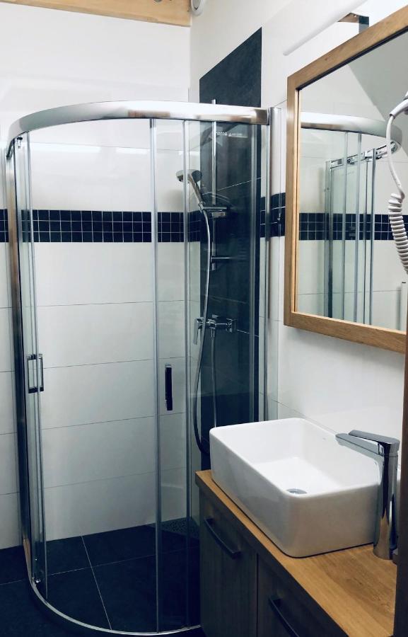 Hotel Kameňácká myslivna Moravany  Esterno foto