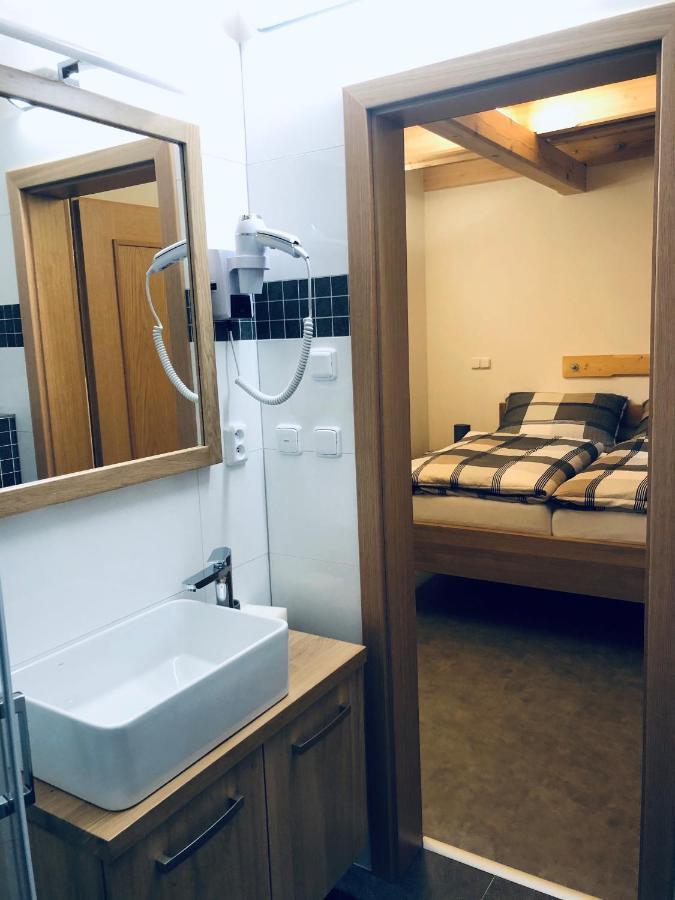 Hotel Kameňácká myslivna Moravany  Esterno foto