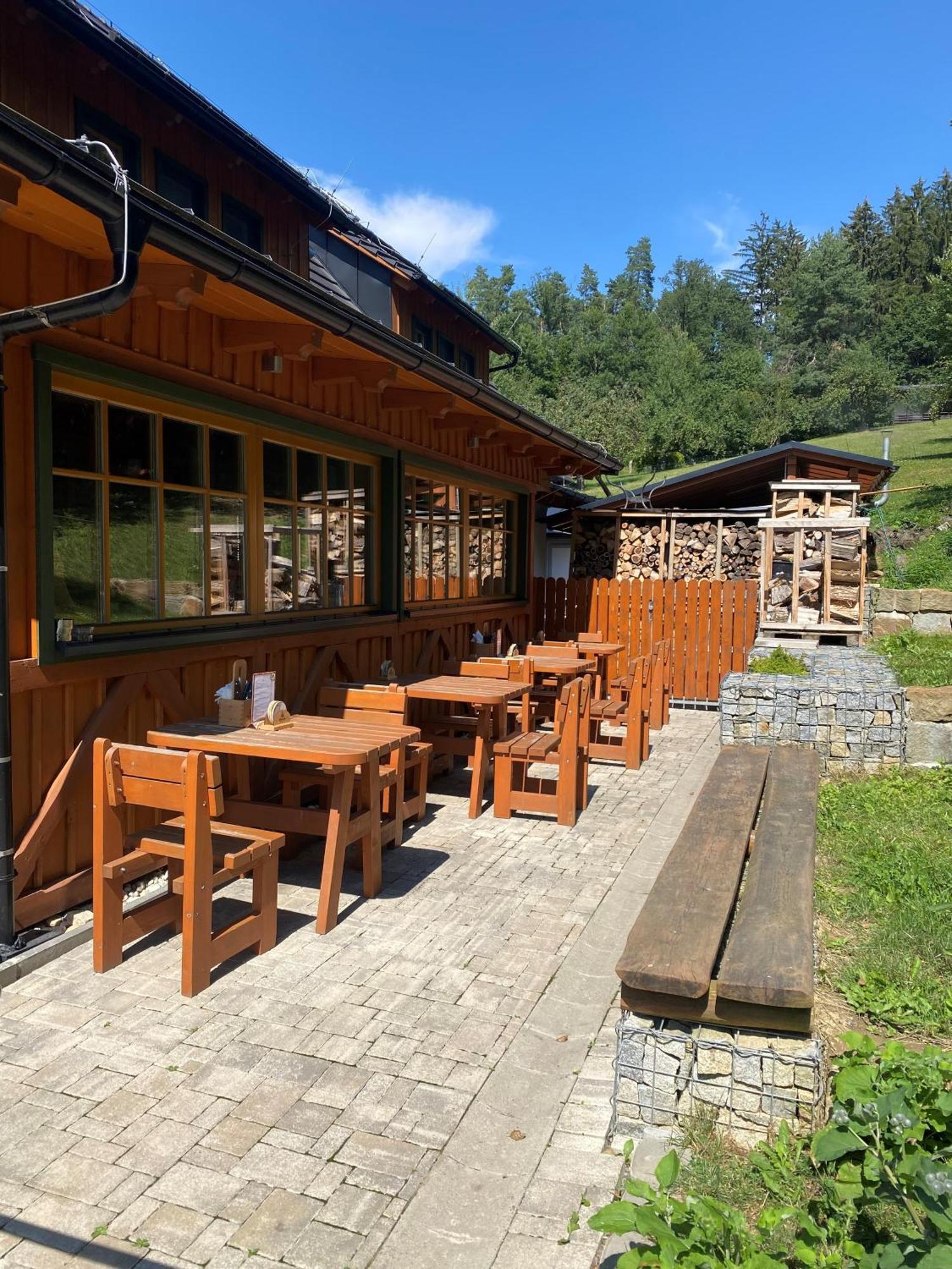 Hotel Kameňácká myslivna Moravany  Esterno foto